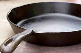 how to clean a cast iron skillet